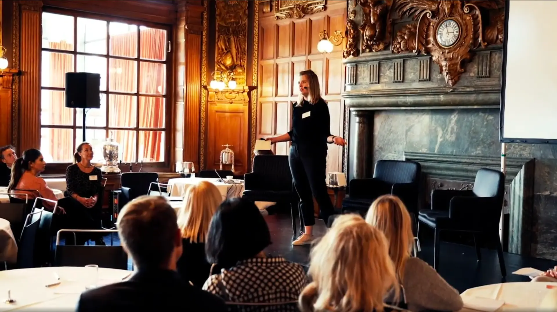 Emelie Fågelstedt giving a keynote at Wiseful Attraction Day in Stockholm in September 2019